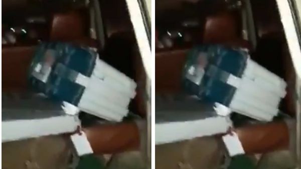 গাড়িতে উদ্ধার ইভিএম। (ছবি সৌজন্য ভিডিয়ো) গাড়িতে উদ্ধার ইভিএম। (ছবি সৌজন্য ভিডিয়ো)
