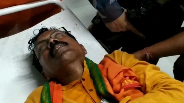 হাসপাতালে ডায়মন্ড হারবারে বিজেপি প্রার্থী দীপক হালদার। (ছবি সৌজন্য হিন্দুস্তান টাইমস) হাসপাতালে ডায়মন্ড হারবারে বিজেপি প্রার্থী দীপক হালদার। (ছবি সৌজন্য হিন্দুস্তান টাইমস)