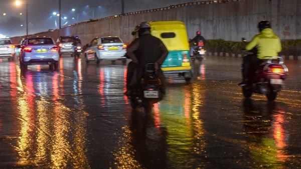 ৪০-৬০ কিমি বেগে বইবে ঝড়, আজ ও আগামিকাল একাধিক জেলায় কালবৈশাখীর পূর্বাভাস। (ছবিটি প্রতীকী, সৌজন্য পিটিআই) ৪০-৬০ কিমি বেগে বইবে ঝড়, আজ ও আগামিকাল একাধিক জেলায় কালবৈশাখীর পূর্বাভাস। (ছবিটি প্রতীকী, সৌজন্য পিটিআই)
