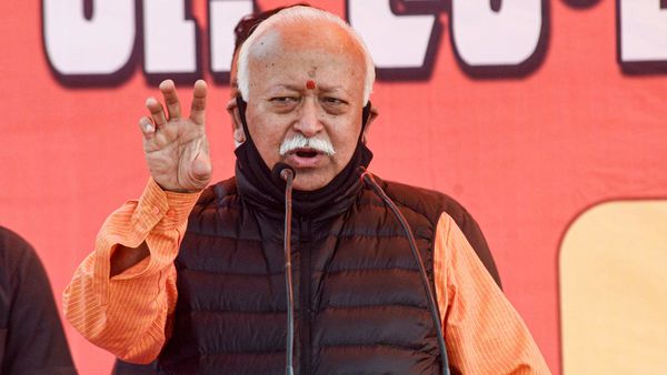 রাষ্ট্রীয় স্বয়ংসেবক সংঘের (আরএসএস) প্রধান মোহন ভাগবত। (ফাইল ছবি, সৌজন্য পিটিআই) রাষ্ট্রীয় স্বয়ংসেবক সংঘের (আরএসএস) প্রধান মোহন ভাগবত। (ফাইল ছবি, সৌজন্য পিটিআই)