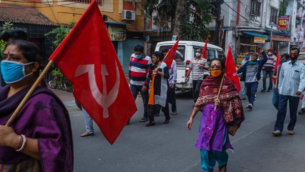সংযুক্ত মোর্চা মনোনীত সিপিআইএম প্রার্থীকে সরাসরি হুমকি দেওয়ার অভিযোগ উঠল তৃণমূল কংগ্রেস নেতার বিরুদ্ধে। (ছবিটি প্রতীকী, সৌজন্য ব্লুমবার্গ) সংযুক্ত মোর্চা মনোনীত সিপিআইএম প্রার্থীকে সরাসরি হুমকি দেওয়ার অভিযোগ উঠল তৃণমূল কংগ্রেস নেতার বিরুদ্ধে। (ছবিটি প্রতীকী, সৌজন্য ব্লুমবার্গ)
