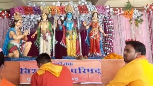 শ্রীরামের পুজো কাঁকিনাড়ায় (নিজস্ব চিত্র) শ্রীরামের পুজো কাঁকিনাড়ায় (নিজস্ব চিত্র)
