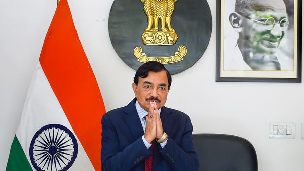 মুখ্য নির্বাচন কমিশনার সুশীল চন্দ্র। (ফাইল ছবি, সৌজন্য পিটিআই) মুখ্য নির্বাচন কমিশনার সুশীল চন্দ্র। (ফাইল ছবি, সৌজন্য পিটিআই)