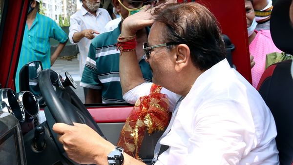 কামারহাটির তৃণমূল প্রার্থী মদন মিত্র (ছবি সৌজন্য এএনআই) কামারহাটির তৃণমূল প্রার্থী মদন মিত্র (ছবি সৌজন্য এএনআই)