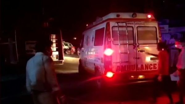 মহারাষ্ট্রের হাসপাতালে অগ্নিদগ্ধ হয়ে মৃত ১৩ (ছবি সৌজন্যে এএনআই) মহারাষ্ট্রের হাসপাতালে অগ্নিদগ্ধ হয়ে মৃত ১৩ (ছবি সৌজন্যে এএনআই)