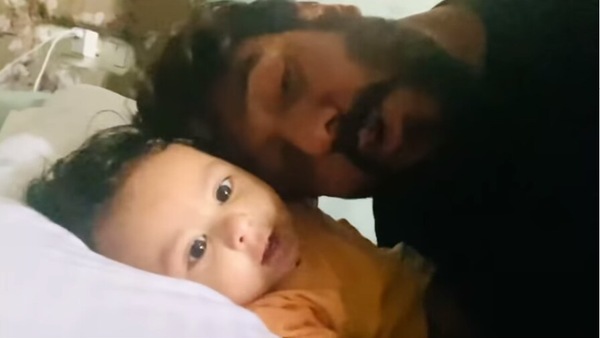 ছেলের সঙ্গে আদুরে ভিডিয়ো পোস্ট রাজের ছেলের সঙ্গে আদুরে ভিডিয়ো পোস্ট রাজের
