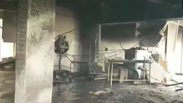 আগুন গুজরাতের হাসপাতালে। (ছবি সৌজন্য টুইটার) আগুন গুজরাতের হাসপাতালে। (ছবি সৌজন্য টুইটার)