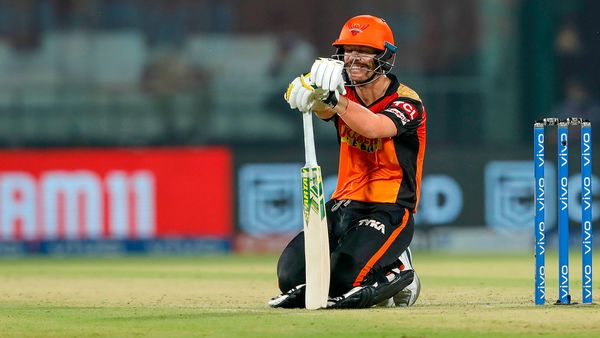 হতাশ ডেভিড ওয়ার্নার। ছবি- পিটিআই (PTI) হতাশ ডেভিড ওয়ার্নার। ছবি- পিটিআই (PTI)