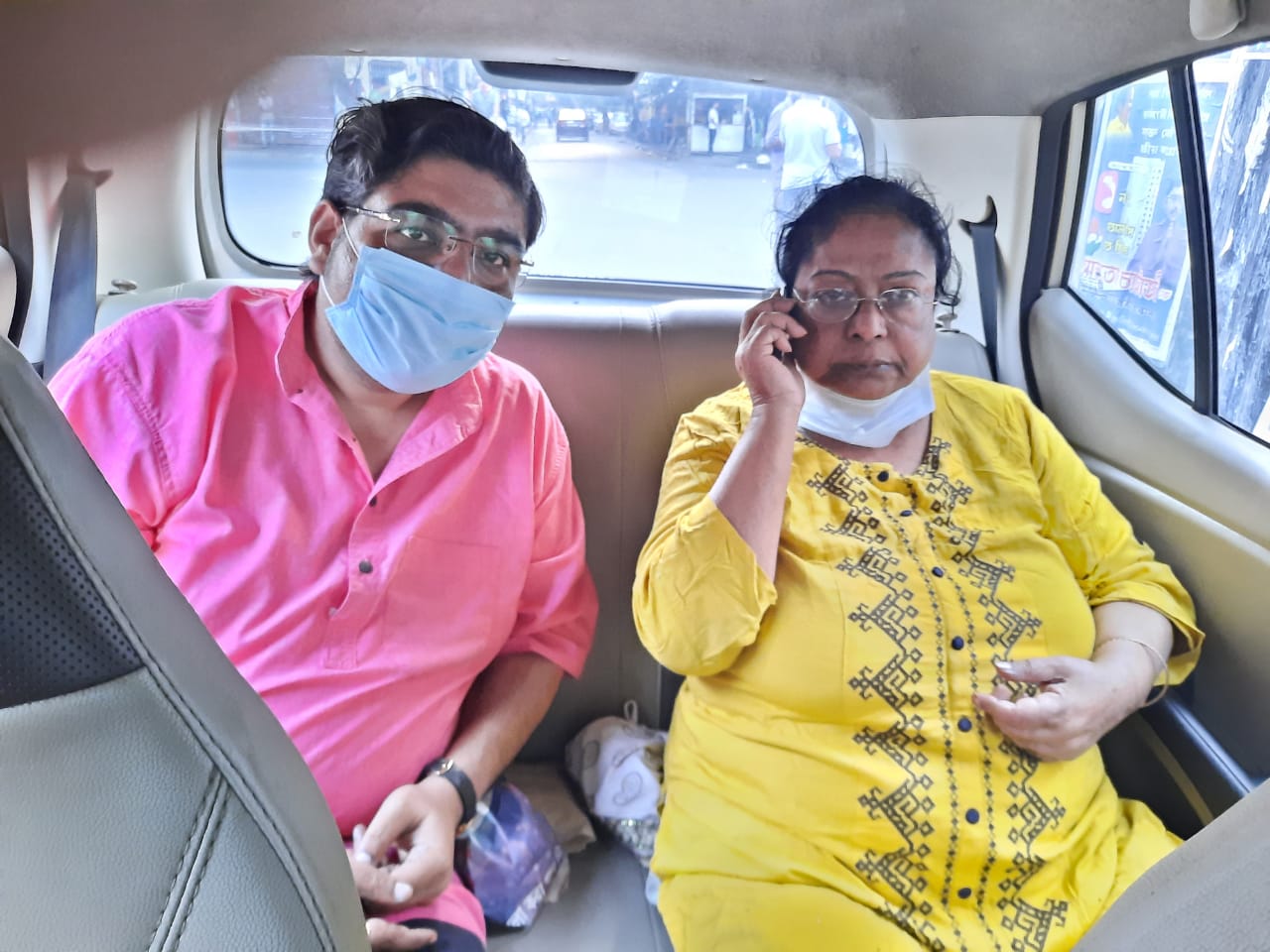 বাড়ি ফিরলেন অনামিকা সাহা (নিজস্ব চিত্র) বাড়ি ফিরলেন অনামিকা সাহা (নিজস্ব চিত্র)