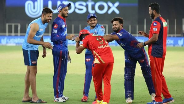 ম্যাচের শেষে ঋষভ পন্তদের খুনসুটি। ছবি- আইপিএল। ম্যাচের শেষে ঋষভ পন্তদের খুনসুটি। ছবি- আইপিএল।