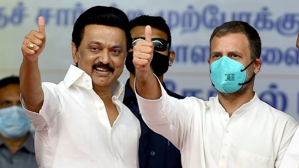 কংগ্রেস নেতা রাহুল গান্ধীর সঙ্গে ডিএমকে সুপ্রিমো এমকে স্ট্যালিন (ফাইল ছবি: পিটিআই) কংগ্রেস নেতা রাহুল গান্ধীর সঙ্গে ডিএমকে সুপ্রিমো এমকে স্ট্যালিন (ফাইল ছবি: পিটিআই)