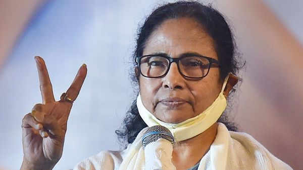 তৃতীয়বারের জন্য মুখ্যমন্ত্রী পদে শপথ নিতে চলেছেন মমতা বন্দ্যোপাধ্যায়। ছবি সৌজন্যে : পিটিআই তৃতীয়বারের জন্য মুখ্যমন্ত্রী পদে শপথ নিতে চলেছেন মমতা বন্দ্যোপাধ্যায়। ছবি সৌজন্যে : পিটিআই