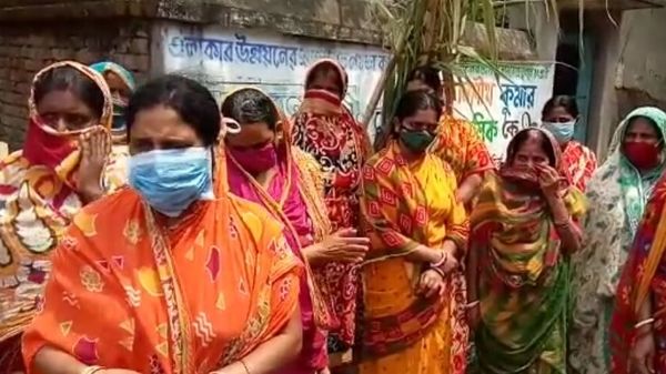 তৃণমূলের কোন্দলে আতঙ্ক ছড়িয়েছে এলাকায় (ফাইল ছবি) তৃণমূলের কোন্দলে আতঙ্ক ছড়িয়েছে এলাকায় (ফাইল ছবি)