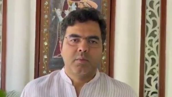‘মনে থাকে যেন আপনাদেরও দিল্লিতে আসতে হবে’, তৃণমূলকে হুমকি বিজেপি সাংসদের: ছবি (সৌজন্য ট্যুইটার) ‘মনে থাকে যেন আপনাদেরও দিল্লিতে আসতে হবে’, তৃণমূলকে হুমকি বিজেপি সাংসদের: ছবি (সৌজন্য ট্যুইটার)