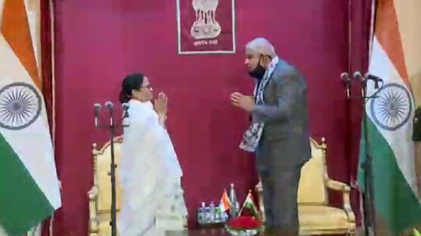 মমতা বন্দ্যোপাধ্যায় ও জগদীপ ধনখড় মমতা বন্দ্যোপাধ্যায় ও জগদীপ ধনখড়