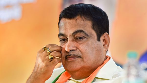 কেন্দ্রীয় মন্ত্রী নীতিন গড়করি (ফাইল ছবি, সৌজন্যে পিটিআই) কেন্দ্রীয় মন্ত্রী নীতিন গড়করি (ফাইল ছবি, সৌজন্যে পিটিআই)