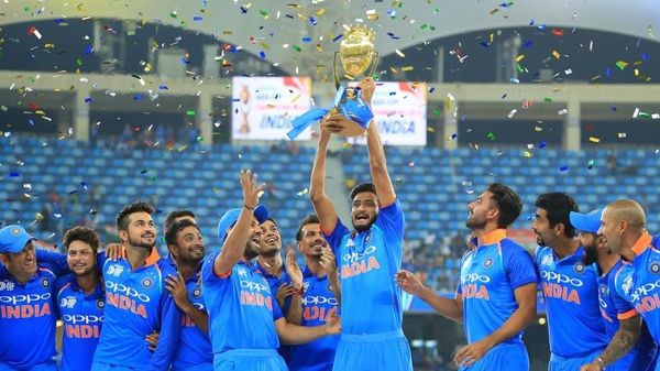 ২০১৮ সালে এশিয়া কাপ জয়ী ভারতীয় দল। ছবি- আরসিবি। ২০১৮ সালে এশিয়া কাপ জয়ী ভারতীয় দল। ছবি- আরসিবি।