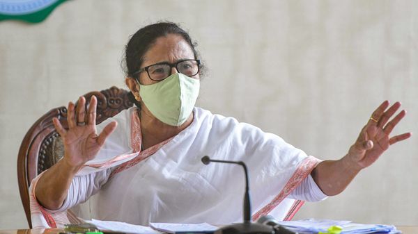 মুখ্যমন্ত্রী মমতা বন্দ্যোপাধ্যায়। (ছবি সৌজন্য পিটিআই) মুখ্যমন্ত্রী মমতা বন্দ্যোপাধ্যায়। (ছবি সৌজন্য পিটিআই)