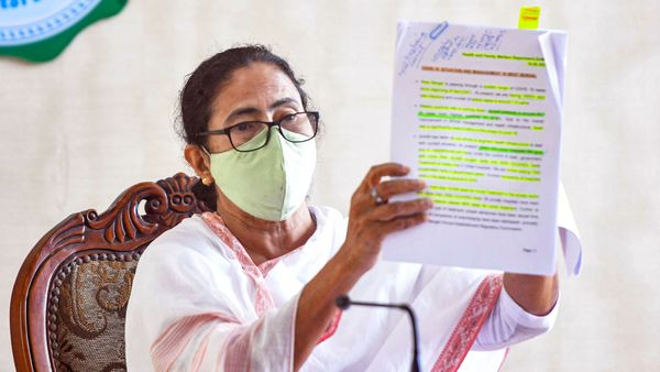 মুখ্যমন্ত্রী মমতা বন্দ্যোপাধ্যায়। (ছবি সৌজন্যে পিটিআই) মুখ্যমন্ত্রী মমতা বন্দ্যোপাধ্যায়। (ছবি সৌজন্যে পিটিআই)