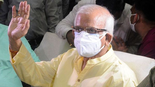 বিধায়ক পদ থেকে ইস্তফা দিলেন তৃণমূলের নেতা শোভনদেব চট্টোপাধ্যায় (ছবি সৌজন্যে এএনআই) বিধায়ক পদ থেকে ইস্তফা দিলেন তৃণমূলের নেতা শোভনদেব চট্টোপাধ্যায় (ছবি সৌজন্যে এএনআই)