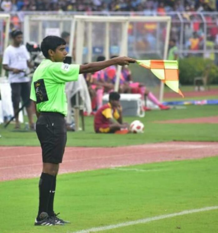 সহকারী রেফারি হিসেবে বহু আন্তর্জাতিক ম্যাচ খেলিয়েছেন সমর। সহকারী রেফারি হিসেবে বহু আন্তর্জাতিক ম্যাচ খেলিয়েছেন সমর।