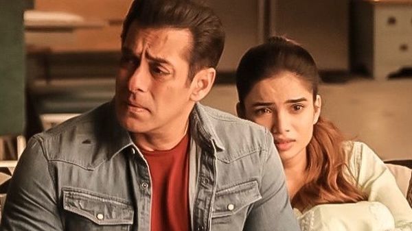 রাধে ছবিতে বাদ দৃশ্য রাধে ছবিতে বাদ দৃশ্য