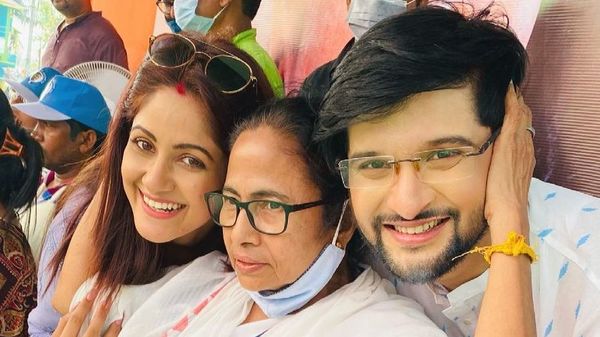 মমতা বন্দ্যোপাধ্যায়ের সঙ্গে বেশ ঘনিষ্ঠতা রয়েছে তৃণা সাহার। মমতা বন্দ্যোপাধ্যায়ের সঙ্গে বেশ ঘনিষ্ঠতা রয়েছে তৃণা সাহার।
