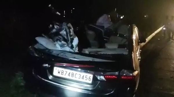 দাঁড়িয়ে থাকা ট্রাকের পিছেনে ধাক্কা, ঘটনাস্থলেই মৃত্যু প্রাক্তন কাউন্সিলর-সহ ৩: ছবি (সৌজন্য ফেসবুক) দাঁড়িয়ে থাকা ট্রাকের পিছেনে ধাক্কা, ঘটনাস্থলেই মৃত্যু প্রাক্তন কাউন্সিলর-সহ ৩: ছবি (সৌজন্য ফেসবুক)