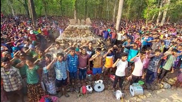 CRPF ক্যাম্পের বিরোধিতায় অনড় বস্তারের আদিবাসীরা CRPF ক্যাম্পের বিরোধিতায় অনড় বস্তারের আদিবাসীরা