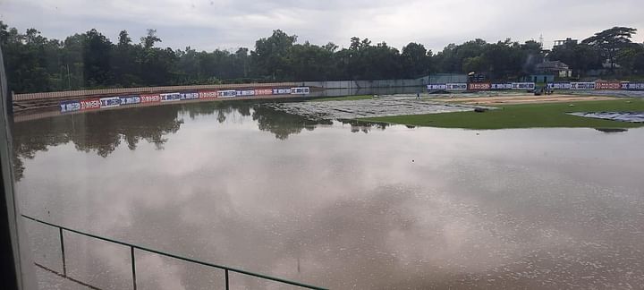পুকুর না মাঠ বোঝা যাচ্ছে, প্রবল বৃষ্টিতে ভেস্তে গেল মঙ্গলবারের DPL এর সবকটি ম্যাচ (ছবি: গুগল) পুকুর না মাঠ বোঝা যাচ্ছে, প্রবল বৃষ্টিতে ভেস্তে গেল মঙ্গলবারের DPL এর সবকটি ম্যাচ (ছবি: গুগল)