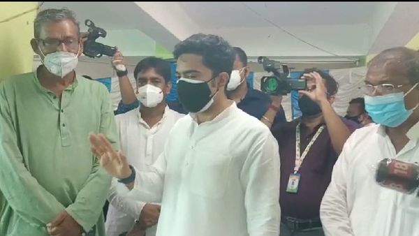 পাথরপ্রতিমায় মানুষের পাশে এসে দাঁড়ালেন অভিষেক বন্দ্যোপাধ্যায়। পাথরপ্রতিমায় মানুষের পাশে এসে দাঁড়ালেন অভিষেক বন্দ্যোপাধ্যায়।