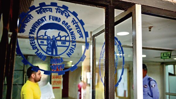 কীভাবে EPFO অ্যাকাউন্ট থেকে তুলবেন অ্যাডভান্স? (MINT_PRINT) কীভাবে EPFO অ্যাকাউন্ট থেকে তুলবেন অ্যাডভান্স? (MINT_PRINT)