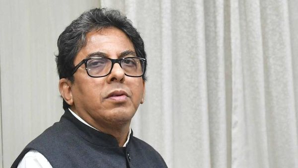 বাংলার প্রাক্তন মুখ্যসচিব আলাপন বন্দ্যোপাধ্যায়। (ফাইল ছবি) বাংলার প্রাক্তন মুখ্যসচিব আলাপন বন্দ্যোপাধ্যায়। (ফাইল ছবি)