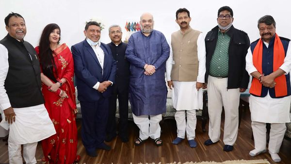বিজেপিতে যোগদানের পর সেদিন একেবারে অমিত শাহের পাশেই দেখা গিয়েছিল প্রবীর ঘোষালকে। (ফাইল ছবি) বিজেপিতে যোগদানের পর সেদিন একেবারে অমিত শাহের পাশেই দেখা গিয়েছিল প্রবীর ঘোষালকে। (ফাইল ছবি)