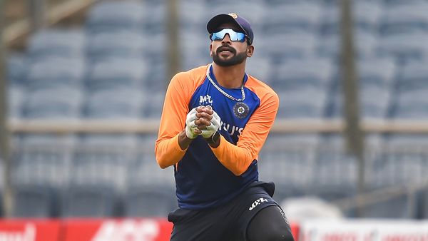 অনুশীলনরত মহম্মদ সিরাজ। ছবি- পিটিআই। (PTI) অনুশীলনরত মহম্মদ সিরাজ। ছবি- পিটিআই। (PTI)