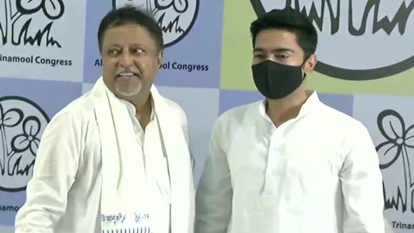 তৃণমূলে ফিরলেন মুকুল রায় (নিজস্ব চিত্র) তৃণমূলে ফিরলেন মুকুল রায় (নিজস্ব চিত্র)