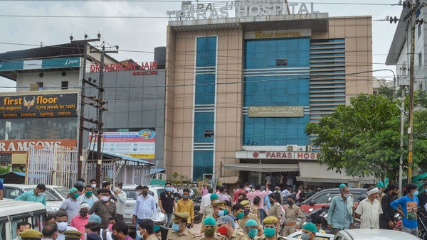 আগরার পারস হাসপাতাল (ছবি সৌজন্যে পিটিআই) (PTI) আগরার পারস হাসপাতাল (ছবি সৌজন্যে পিটিআই) (PTI)
