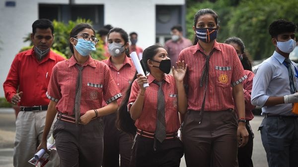 কিছুটা দ্বাদশ শ্রেণির ধাঁচেই দশম শ্রেণির বোর্ড পরীক্ষার মূল্যায়ন করতে চলেছে সিআইএসসিই। (ছবিটি প্রতীকী, সৌজন্য সঞ্চিত খান্না/হিন্দুস্তান টাইমস) কিছুটা দ্বাদশ শ্রেণির ধাঁচেই দশম শ্রেণির বোর্ড পরীক্ষার মূল্যায়ন করতে চলেছে সিআইএসসিই। (ছবিটি প্রতীকী, সৌজন্য সঞ্চিত খান্না/হিন্দুস্তান টাইমস)