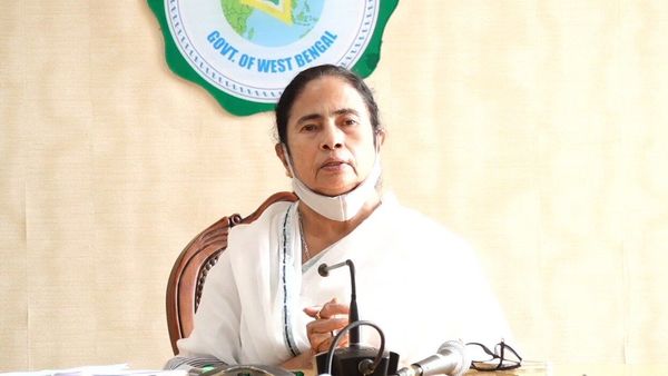 নবান্নে মুখ্যমন্ত্রী মমতা বন্দ্যোপাধ্যায়। (ছবি সৌজন্য ফেসবুক) নবান্নে মুখ্যমন্ত্রী মমতা বন্দ্যোপাধ্যায়। (ছবি সৌজন্য ফেসবুক)