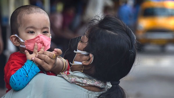 তৃতীয় ঢেউতে শিশুদের রক্ষা করাটাই সরকারের কাছে বড় চ্যালেঞ্জ (প্রতীকী ছবি) তৃতীয় ঢেউতে শিশুদের রক্ষা করাটাই সরকারের কাছে বড় চ্যালেঞ্জ (প্রতীকী ছবি)
