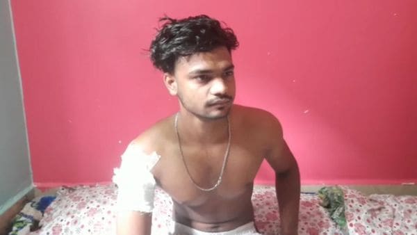 আহত যুবক। (ছবি সৌজন্য হিন্দুস্তান টাইমস) আহত যুবক। (ছবি সৌজন্য হিন্দুস্তান টাইমস)