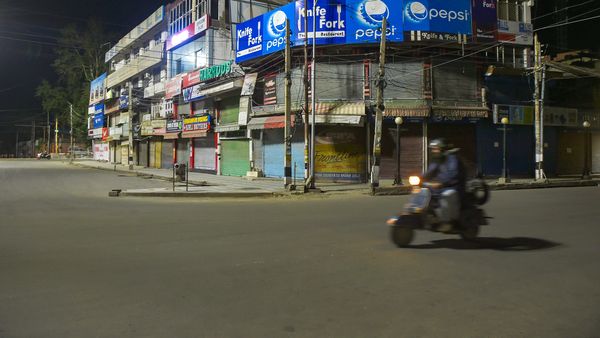 কাশ্মীরে প্রাক্তন স্পেশাল পুলিশ অফিসারের বাড়িতে জঙ্গি হামলা, মৃত ২ : ANI। (ছবিটি প্রতীকী, সৌজন্য পিটিআই) কাশ্মীরে প্রাক্তন স্পেশাল পুলিশ অফিসারের বাড়িতে জঙ্গি হামলা, মৃত ২ : ANI। (ছবিটি প্রতীকী, সৌজন্য পিটিআই)