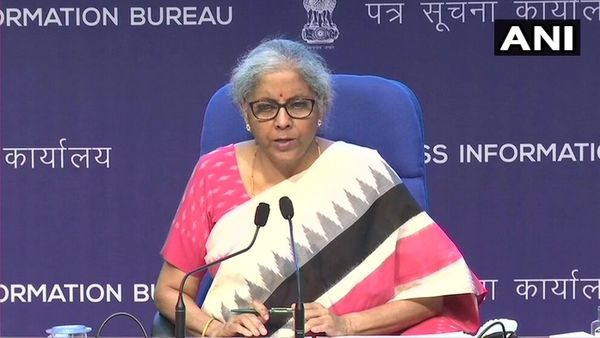 অর্থমন্ত্রী নির্মলা সীতারমন অর্থমন্ত্রী নির্মলা সীতারমন