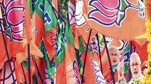 আসানসোলে জেলা সম্পাদকের পদ ছাড়লেন বিজেপি নেত্রী (ছবি সৌজন্যে পিটিআই) আসানসোলে জেলা সম্পাদকের পদ ছাড়লেন বিজেপি নেত্রী (ছবি সৌজন্যে পিটিআই)