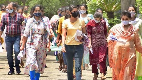 গ্রাহ্য হবে না এবারের নম্বর, সরকারি চাকরি পেতে বিশেষ পরীক্ষা দিতে হবে মাধ্যমিক ও উচ্চ মাধ্যমিক পড়ুয়াদের : অসম। (ছবিটি প্রতীকী, হরসিমর পাল সিং/হিন্দুস্তান টাইমস) গ্রাহ্য হবে না এবারের নম্বর, সরকারি চাকরি পেতে বিশেষ পরীক্ষা দিতে হবে মাধ্যমিক ও উচ্চ মাধ্যমিক পড়ুয়াদের : অসম। (ছবিটি প্রতীকী, হরসিমর পাল সিং/হিন্দুস্তান টাইমস)