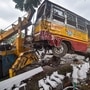 দুর্ঘটনাগ্রস্ত বাস। (ছবি সৌজন্য পিটিআই)