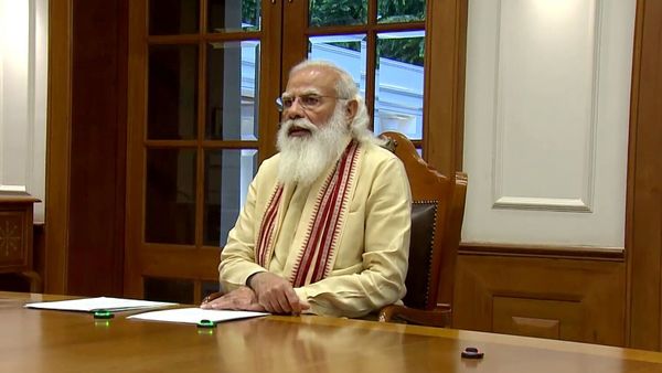 মন্ত্রীদের সঙ্গে ভার্চুয়াল বৈঠকে মোদী। (ছবি সৌজন্য এএনআই) মন্ত্রীদের সঙ্গে ভার্চুয়াল বৈঠকে মোদী। (ছবি সৌজন্য এএনআই)