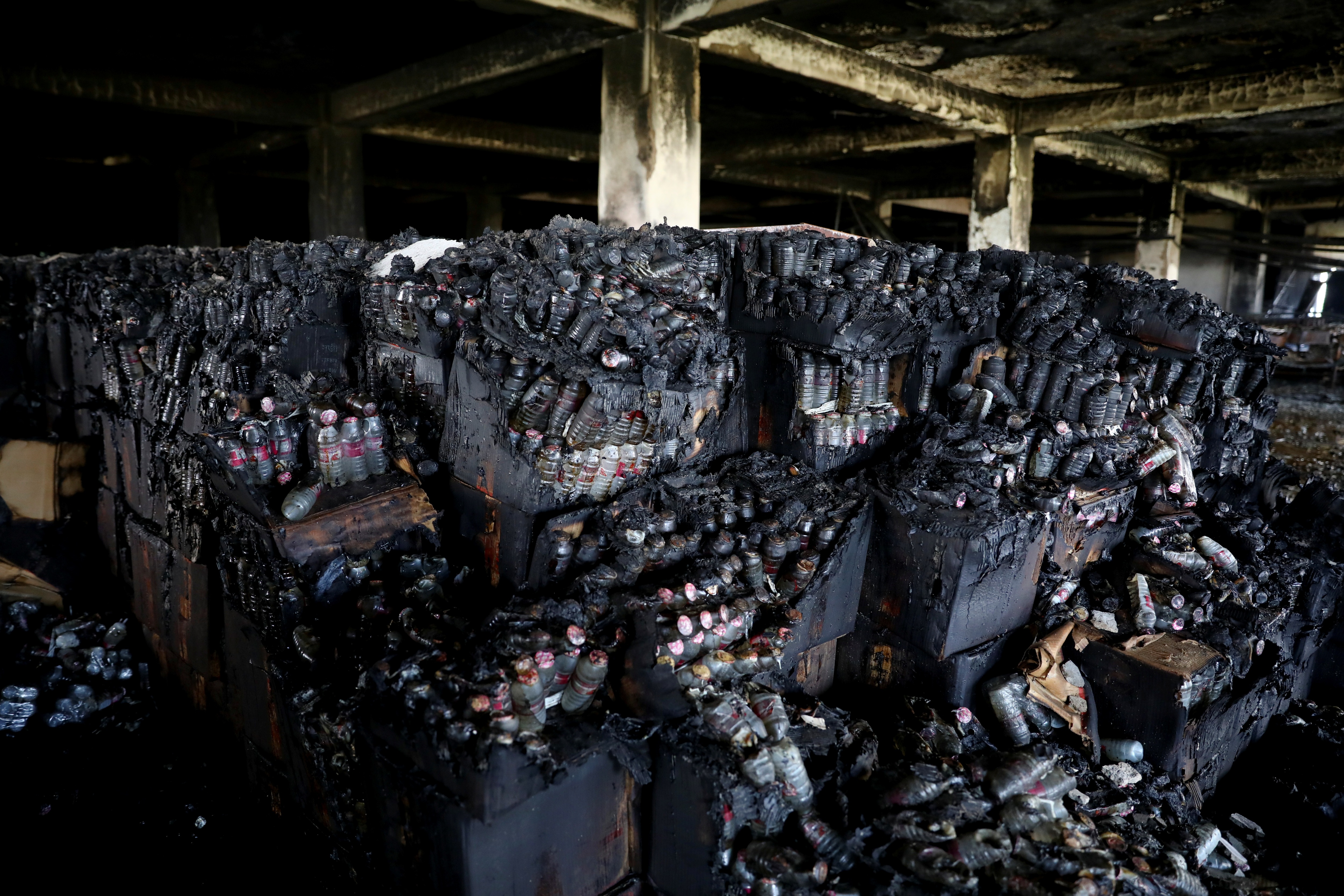 ভস্মীভূত কারখানা। (ছবি সৌজন্য রয়টার্স)