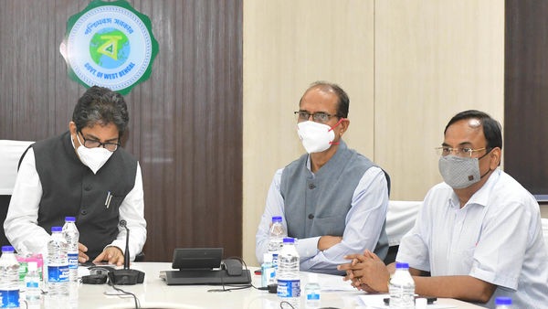 সম্প্রতি এই প্রশিক্ষণ কেন্দ্রে এসেছিলেন মুখ্যমন্ত্রীর মুখ্য উপদেষ্টা তথা রাজ্যের প্রাক্তন মুখ্যসচিব আলাপন বন্দ্যোপাধ্যায়। প্রশিক্ষণ কেন্দ্রের পরিকাঠামো দেখে সন্তোষ প্রকাশ করেন তিনি। (ফাইল ছবি, সৌজন্য পিটিআই) সম্প্রতি এই প্রশিক্ষণ কেন্দ্রে এসেছিলেন মুখ্যমন্ত্রীর মুখ্য উপদেষ্টা তথা রাজ্যের প্রাক্তন মুখ্যসচিব আলাপন বন্দ্যোপাধ্যায়। প্রশিক্ষণ কেন্দ্রের পরিকাঠামো দেখে সন্তোষ প্রকাশ করেন তিনি। (ফাইল ছবি, সৌজন্য পিটিআই)