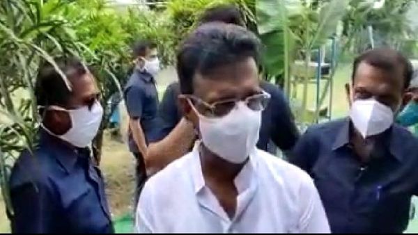 রাজ্যের পরিবহণমন্ত্রী ফিরহাদ হাকিম। রাজ্যের পরিবহণমন্ত্রী ফিরহাদ হাকিম।
